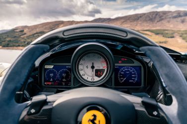 Ferrari Monza SP, Спидстер SP2 — панель приборов