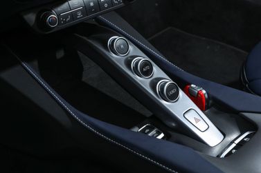 Ferrari Portofino I, Кабриолет — центральная консоль