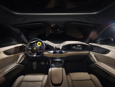 Ferrari Purosangue, Внедорожник 5 дв. — место водителя