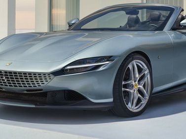Ferrari Roma, Кабриолет Spider — вид спереди в три четверти