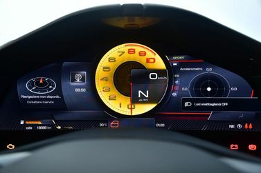 Ferrari Roma, Купе — панель приборов
