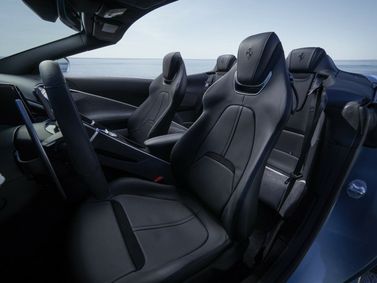 Ferrari Roma, Кабриолет Spider — передние сиденья