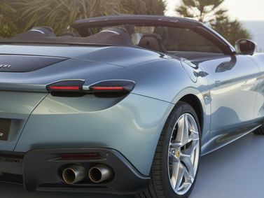 Ferrari Roma, Кабриолет Spider — вид сзади в три четверти