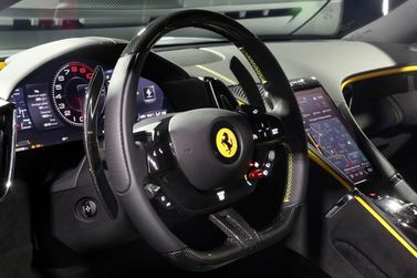 Ferrari Roma, Купе — рулевое колесо