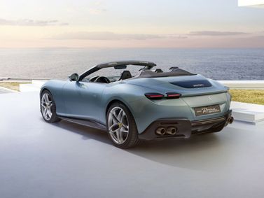 Ferrari Roma, Кабриолет Spider — вид сзади в три четверти