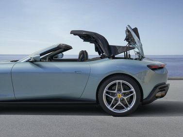 Ferrari Roma, Кабриолет Spider — вид справа