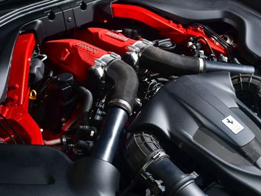 Ferrari Roma, Купе — моторный отсек