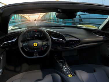 Ferrari SF90 Stradale I, Кабриолет — передняя панель