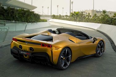 Ferrari SF90 Stradale I, Кабриолет — вид сзади справа