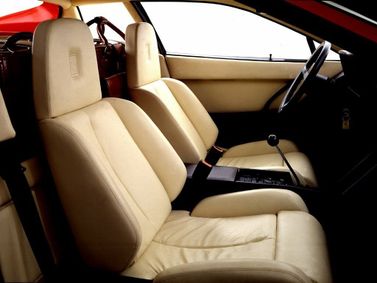Ferrari Testarossa, Купе — передние сиденья