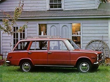 Fiat 124 I، واجون 5 أبواب — منظر من الجانب الأيسر