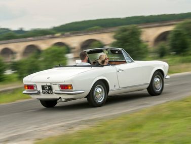 Fiat 124 Sport Spider I، قابلة للتحويل — منظر خلفي أيمن