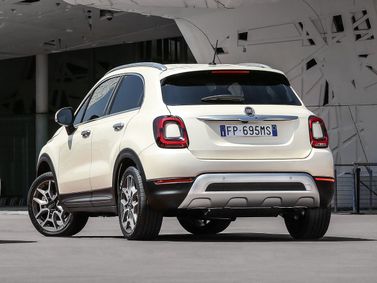 Fiat 500X أنا فيس ليفت، دفع رباعي 5 أبواب — منظر خلفي أيسر