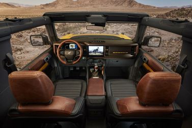 Ford Bronco VI, Внедорожник 3 дв. — общий вид салона