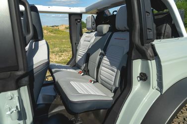 Ford Bronco VI, Внедорожник 5 дв. — задние сиденья