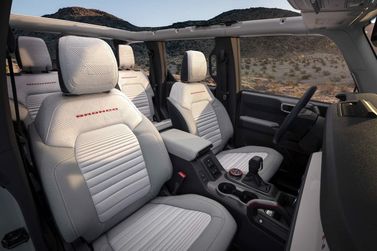 Ford Bronco VI, Внедорожник 5 дв. — общий вид салона