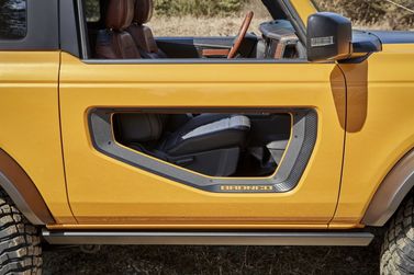 Ford Bronco VI, Внедорожник 3 дв. — вид слева