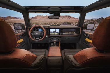 Ford Bronco VI, Внедорожник 3 дв. — общий вид салона