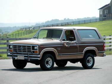 Ford Bronco ثالثاً، دفع رباعي 3 أبواب — منظر أمامي أيسر