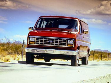 Ford Econoline III, Фургон — вид спереди