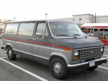Ford Econoline III, Минивэн — вид спереди справа