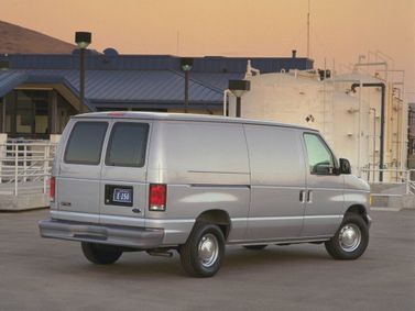 Ford Econoline IV, Фургон — вид сзади в три четверти