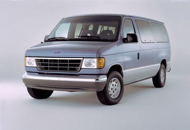 Ford Econoline IV, Минивэн — вид спереди справа
