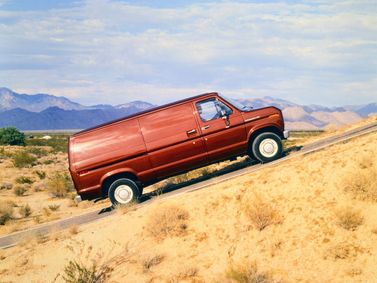Ford Econoline III, Фургон — вид спереди слева