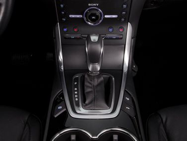 Ford Edge ثانياً، دفع رباعي 5 أبواب — الكونسول الوسطي