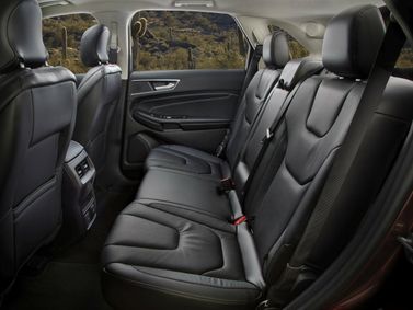 Ford Edge ثانياً، دفع رباعي 5 أبواب — المقاعد الخلفية