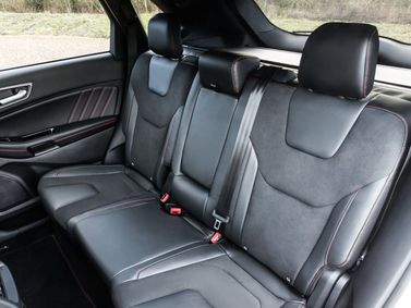 Ford Edge فيس ليفت الثاني، دفع رباعي 5 أبواب — المقاعد الخلفية