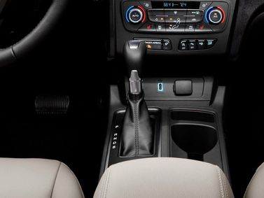 Ford Escape ثالثاً، دفع رباعي 5 أبواب — الكونسول الوسطي