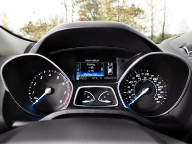Ford Escape ثالثاً، دفع رباعي 5 أبواب — لوحة العدادات