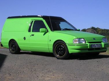 Ford Escort رابعاً، فان — منظر أمامي أيمن