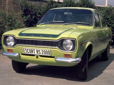 Ford Escort I، سيدان ببابين — منظر أمامي أيمن