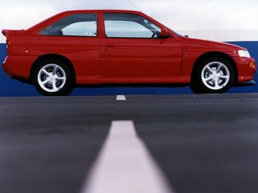 Ford Escort V Рестайлинг 1, Хэтчбек 3 дв. — вид справа
