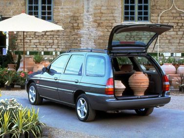Ford Escort عملية فيس ليفت V 2، واجون 5 أبواب — منظر خلفي أيسر