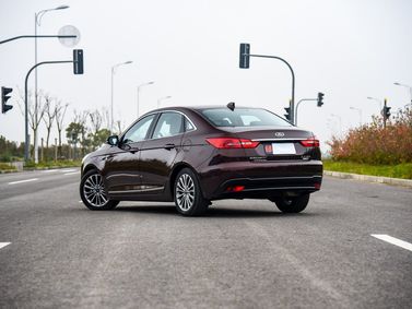 Ford Escort عملية فيس ليفت السادس 1، سيدان — منظر خلفي بزاوية ثلاثة أرباع