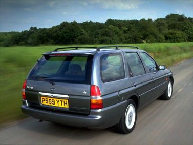 Ford Escort عملية فيس ليفت V 2، واجون 5 أبواب — منظر خلفي أيمن