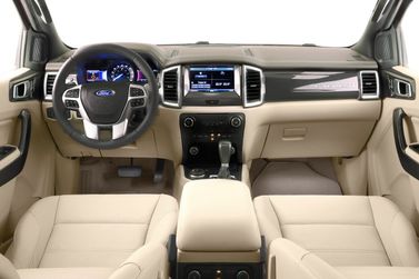 Ford Everest II, Внедорожник 5 дв. — общий вид салона