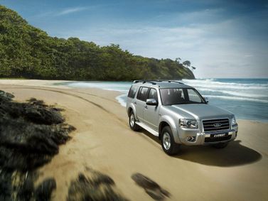 Ford Everest أنا فيس ليفت، دفع رباعي 5 أبواب — منظر أمامي أيمن