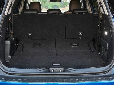 Ford Everest ثالثاً، دفع رباعي 5 أبواب — حجرة الأمتعة