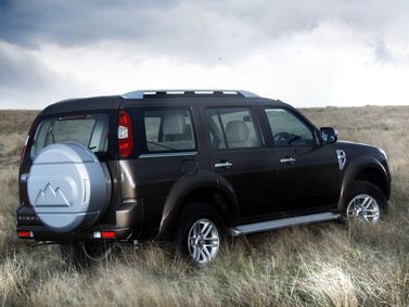 Ford Everest أنا فيس ليفت 2، دفع رباعي 5 أبواب — منظر خلفي بزاوية ثلاثة أرباع