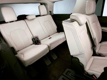 Ford Expedition رابعاً، دفع رباعي 5 أبواب — مقاعد الصف الثالث