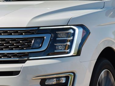 Ford Expedition رابعاً، دفع رباعي 5 أبواب — المصباح الأمامي