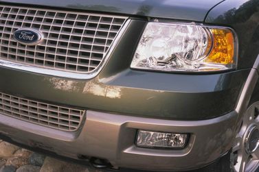 Ford Expedition ثانياً، دفع رباعي 5 أبواب — الجزء الأمامي من السيارة عن قرب
