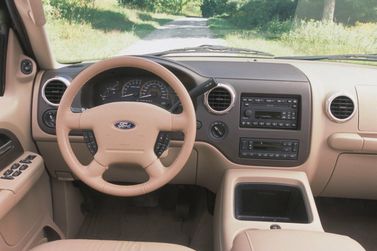 Ford Expedition ثانياً، دفع رباعي 5 أبواب — لوحة القيادة