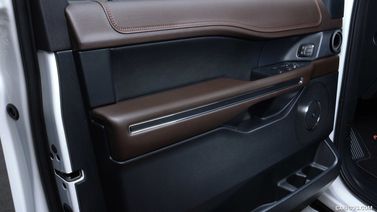 Ford Expedition رابعاً، دفع رباعي 5 أبواب MAX — تفصيل داخلي