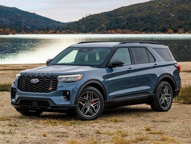 Ford Explorer فيس ليفت السادس، دفع رباعي 5 أبواب — منظر أمامي بزاوية ثلاثة أرباع