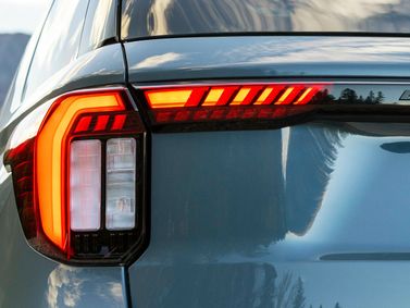 Ford Explorer فيس ليفت السادس، دفع رباعي 5 أبواب — المصباح الخلفي